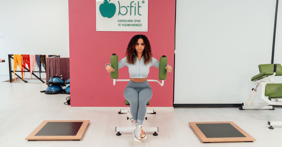 A woman exercising at B-Fit gym in Yalova, Türkiye, focused on fitness and health.